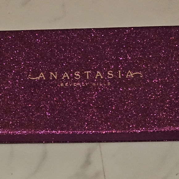 ANASTASIA BEVERLY HILL - Picture 5 of 8